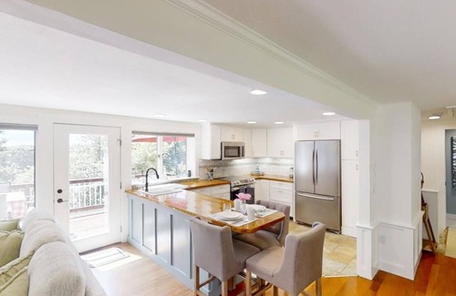 Yarmouth Port House | Meticulously renovated with Waterviews of Follins Pond