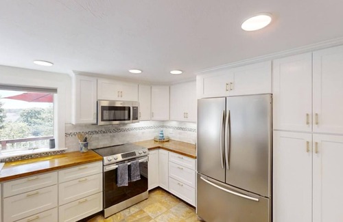 Yarmouth Port House | Meticulously renovated with Waterviews of Follins Pond