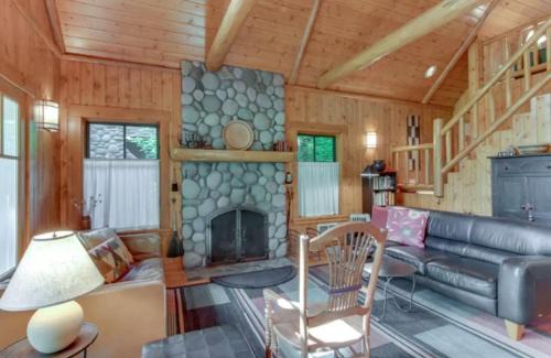 Camp Sherman House | Metolius Cabin 6