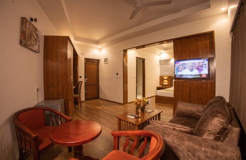 Adyar Hotel | Metro Plaza Hotel