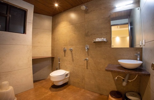 Adyar Hotel | Metro Plaza Hotel