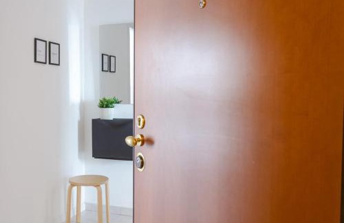 Lorenteggio Apartment | Metropolitan Home Gonin
