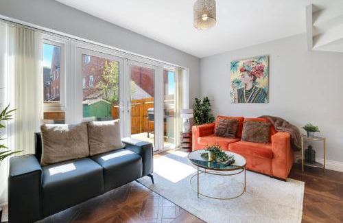 Slough House | Meyers Close Modern 3 Bedrooms and 2 Bathrooms