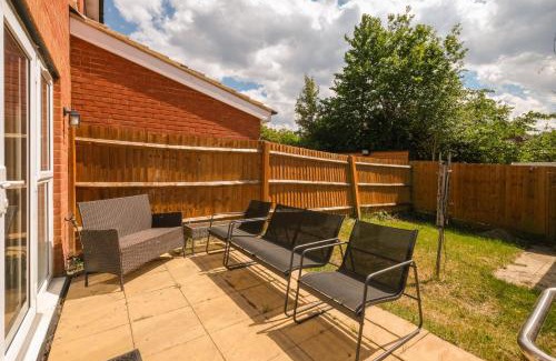 Slough House | Meyers Close Modern 3 Bedrooms and 2 Bathrooms