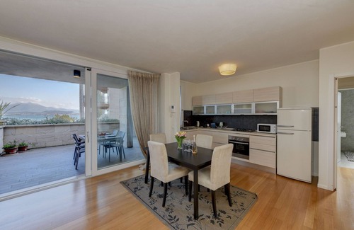 Peschiera del Garda Apartment | MGH Luxury -Residenza La Perla Peschiera Lakefront