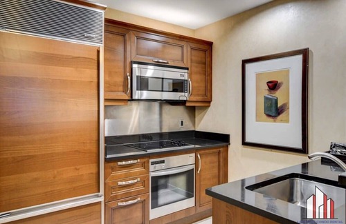 Las Vegas Condo | MGM Signature-15-620 1Br 2Ba Balcony Suite