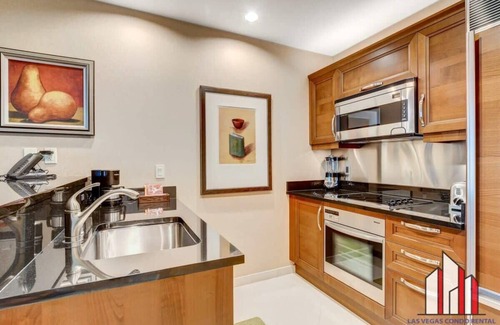Las Vegas Condo | MGM Signature-16-702 1Br 2Ba Balcony Suite