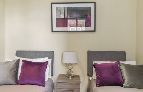 Maidenhead Apartment | MH-Victoria House 01- Luxury 2 Bedroom Apartment Central Maidenhead
