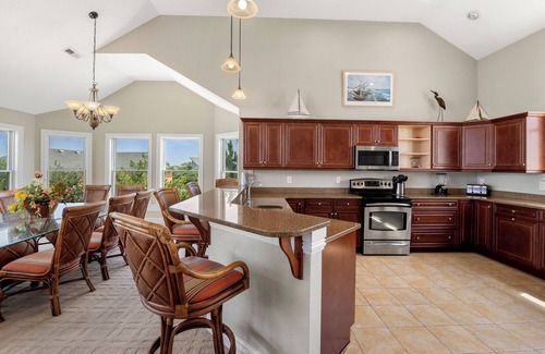 Whalehead Beach House | Mi Casa Bella - Ocean: Pool | Hot Tub | Rec Room