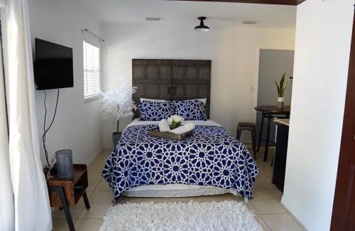 Carver City - Lincoln Gardens House | Mi Casa Es Tu Casa, Airport Suites