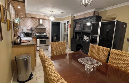 Lake City House | Mi Casa Es Tu Casa - "The Gateway to Florida" a Charming Accommodation for 8