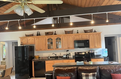 North Stamford House | Mi casa su casa! Enjoy peaceful living