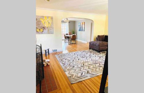 Cheektowaga House | Mi casa su casa