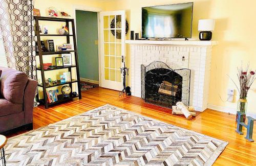 Cheektowaga House | Mi casa su casa