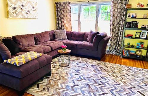 Cheektowaga House | Mi casa su casa