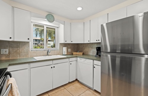 Holmes Beach House | MI Happy Place Sand Dollar 2 | Beach Across St | Pool
