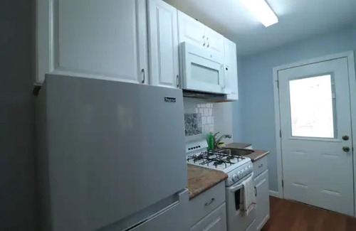 Vallejo House | Mia's Tiny House Close to Stores & Cafe