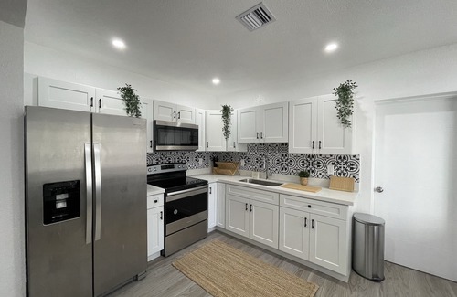 Golden Glades House | Miami Boho Treehouse Centrally Located