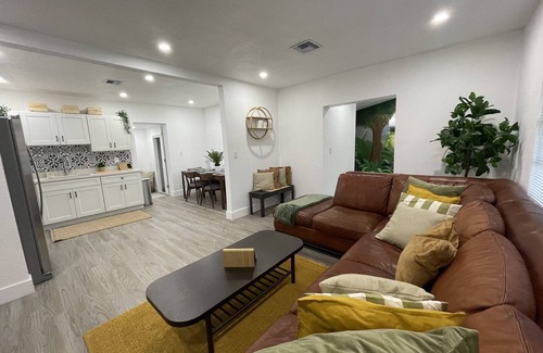 Golden Glades House | Miami Boho Treehouse Centrally Located