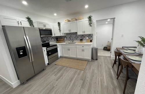 Golden Glades House | Miami Boho Treehouse Centrally Located