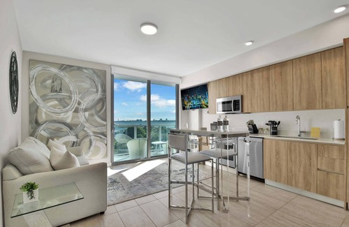 Northeast Miami Condo | Miami Design District Luxury Unit Stunning Views