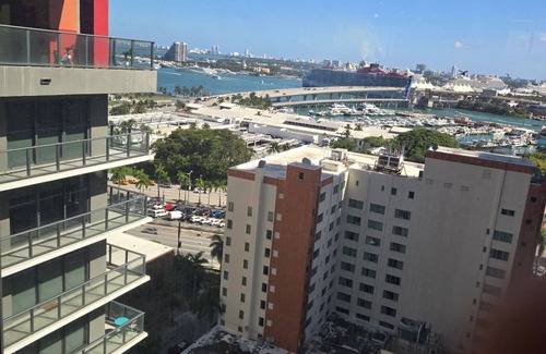 Downtown Miami Apartment | MIAMI DOWNTOWN & BRICKELL - LUXURY 2BR/2 BATH - SKYLINE VIEWS