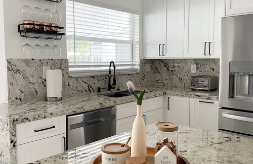 The Hammocks House | Miami Family Home - Minutes to Attractions & Shopping - 3BR + Garden