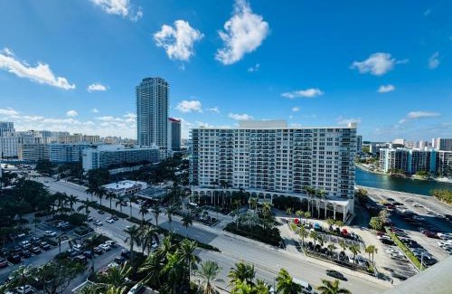 Hollywood South Central Beach Apartment | Miami Hollywood Great Two Bedroom Apartment with Channel View 006-22bvic