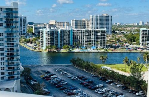 Hollywood South Central Beach Apartment | Miami Hollywood Great Two Bedroom Apartment with Channel View 006-22bvic