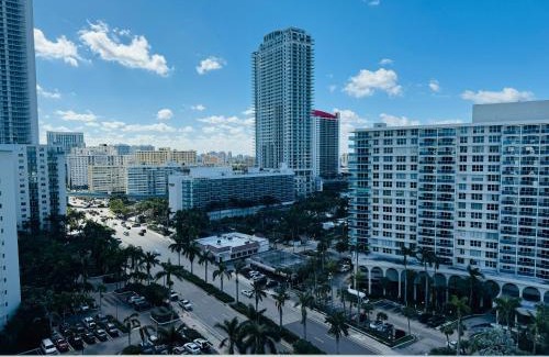 Hollywood South Central Beach Apartment | Miami Hollywood Great Two Bedroom Apartment with Channel View 006-22bvic