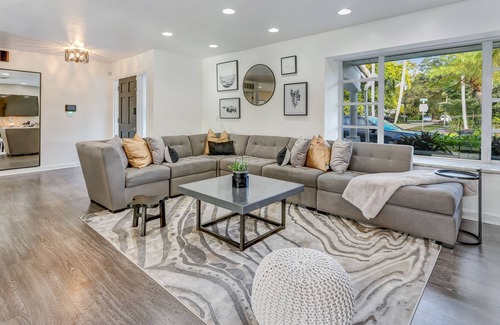 Ojus House | MIAMI LAKEFRONT VILLA W/POOL - 10MIN FROM BEACH