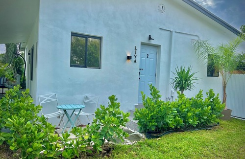 Westchester Apartment | Miami luxury | 1BA | 2 Queen Beds |