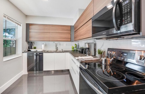 Seybold House | Miami Luxury Chill close to: South Beach/Airport/Wynwood/Design District/4 free gated Parking