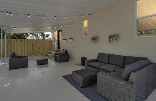 Seybold House | Miami Luxury Chill close to: South Beach/Airport/Wynwood/Design District/4 free gated Parking