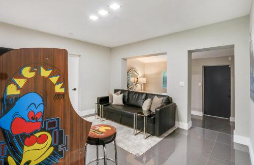 Seybold House | Miami Luxury Chill close to: South Beach/Airport/Wynwood/Design District/4 free gated Parking