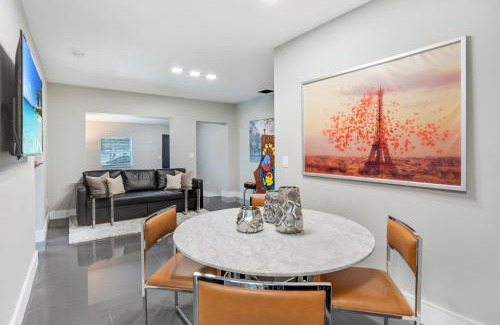 Seybold House | Miami Luxury Chill close to: South Beach/Airport/Wynwood/Design District/4 free gated Parking