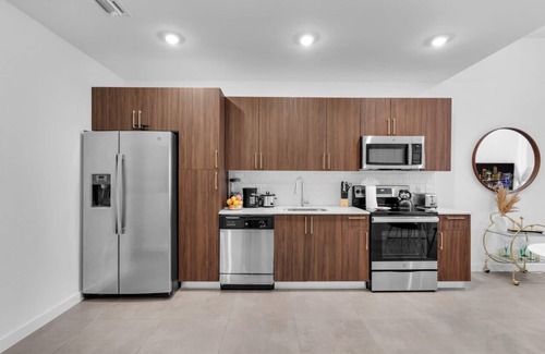 Overtown Apartment | Miami Magic: Vibrant 2 Bedroom with Free Parking