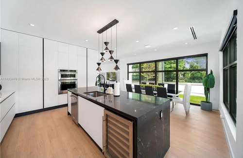 Southwest Coconut Grove House | Miami modern 3-bedroom 3300 sq ft in beautiful Coconut Grove, Miami