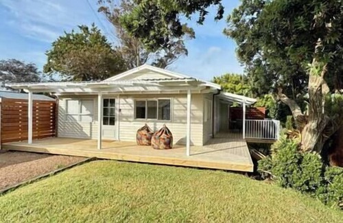 Surfdale House | Miami one one - Superior King Studio - Walk to Beach, Village and 2 Vineyards