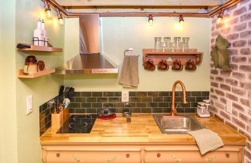 Hialeah Apartment | Miami Tiny Vintage Cottage