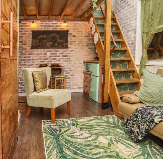 Hialeah Apartment | Miami Tiny Vintage Cottage