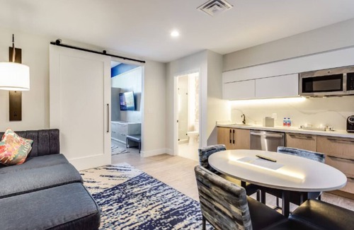 Ojus Hotel | Miami VIbes Awaits You! Rooftop Swimming Pool, Pets Allowed!