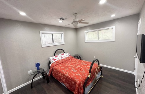 Huffman Other | Miblala’s Charming 3-bedroom farmhouse with WiFi, AC in tranquil Huffman