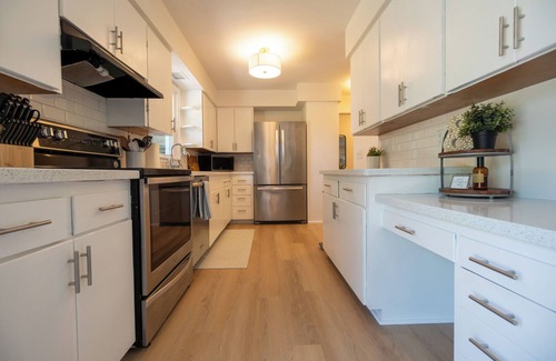 Fennville Cottage | MIBlueCottage by Hutchins Lake near wineries, orchards, and <10 mi to Saugatuck