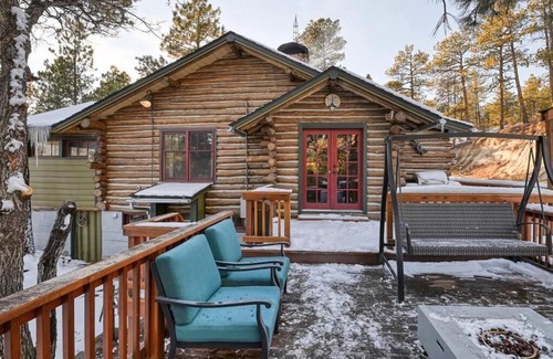 Colorado Springs Villa | Micah Log Cabin In The Woods with Hot Tub!