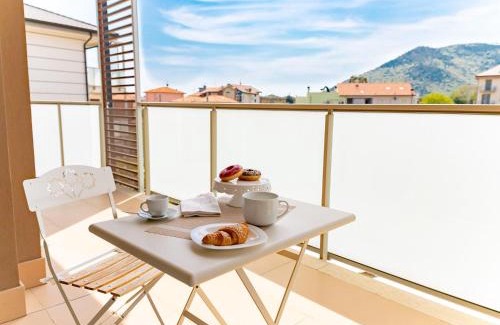 Borghetto Santo Spirito Apartment | Michelangelo with swimming pool and terrace