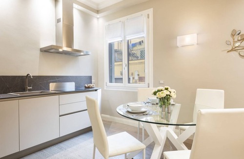 Oltrarno Apartment | Michelangelo Hideaway by Mmega