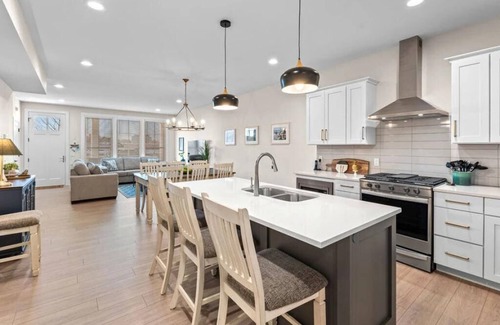 Saint Joseph House | MICHIGAN HARBOR VILLAGE NEST: Communal pool, water sports and more