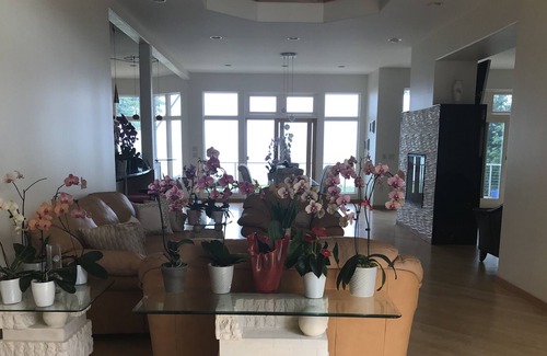 Fox Point House | Michigan Lake Front House 15 min to Milwaukee downtown!
