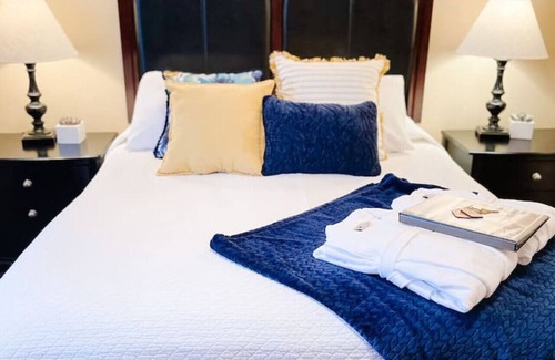 Bayfield Hotel | Michigan Suite @ The Bayfield Guest House
